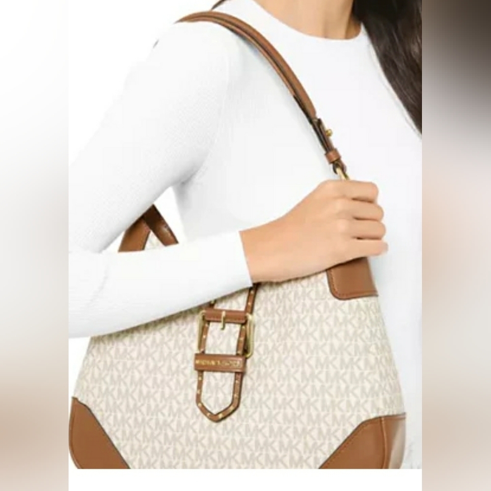 Michael Kors Signature Lillian Shoulder Bag 💫